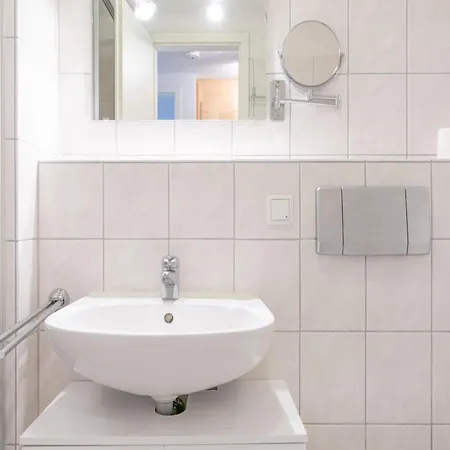 Apartment Attraktive Mit Balkon Ostseenah In *